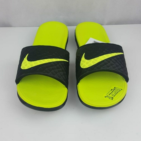 nike unisex black & green benassi solarsoft flip flops
